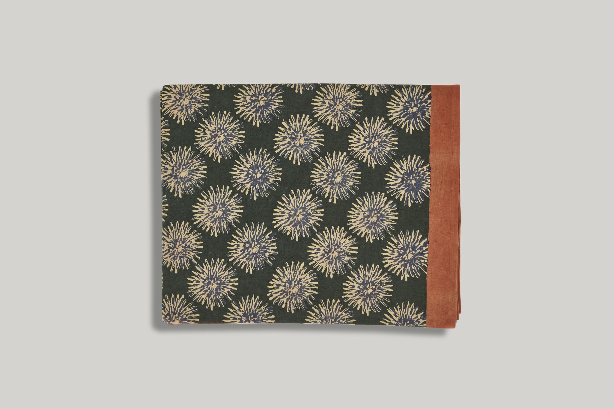 BLOOMING FLOWER TABLECLOTH