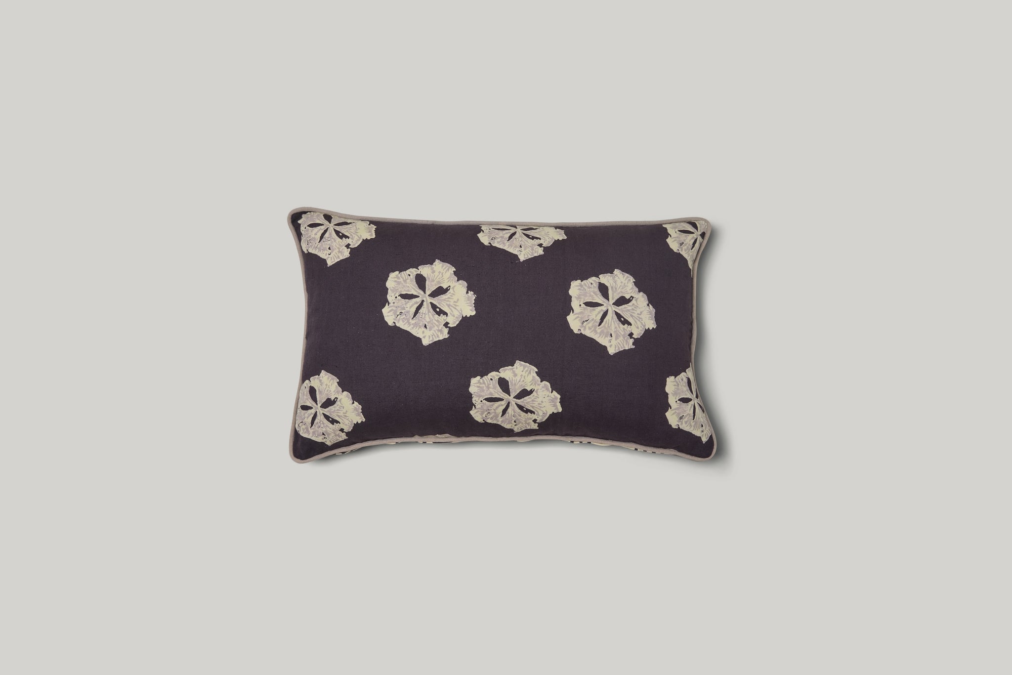 LEAFLET LUMBAR PILLOW