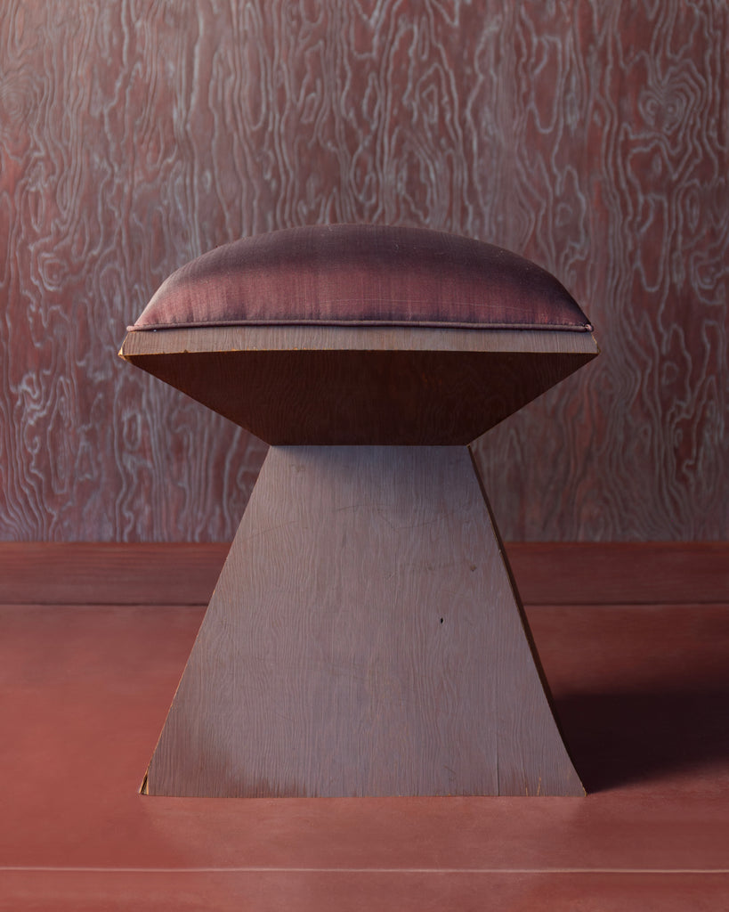 NIN STOOL