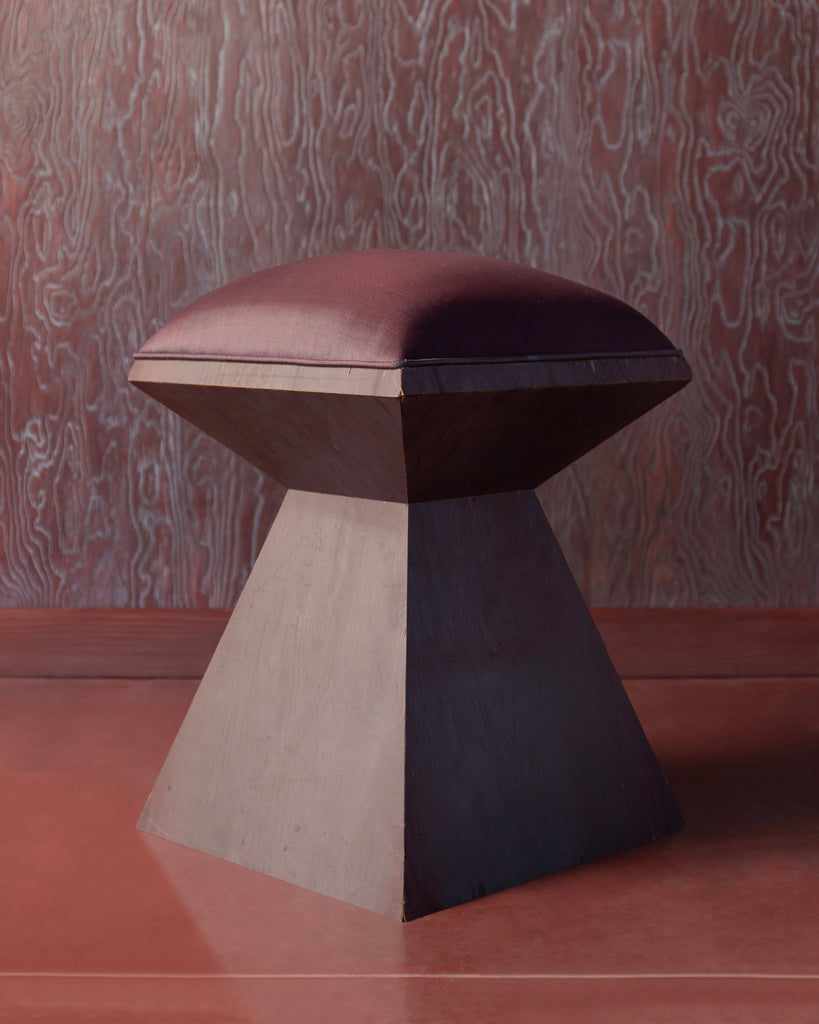 NIN STOOL
