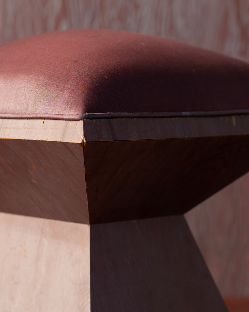 NIN STOOL