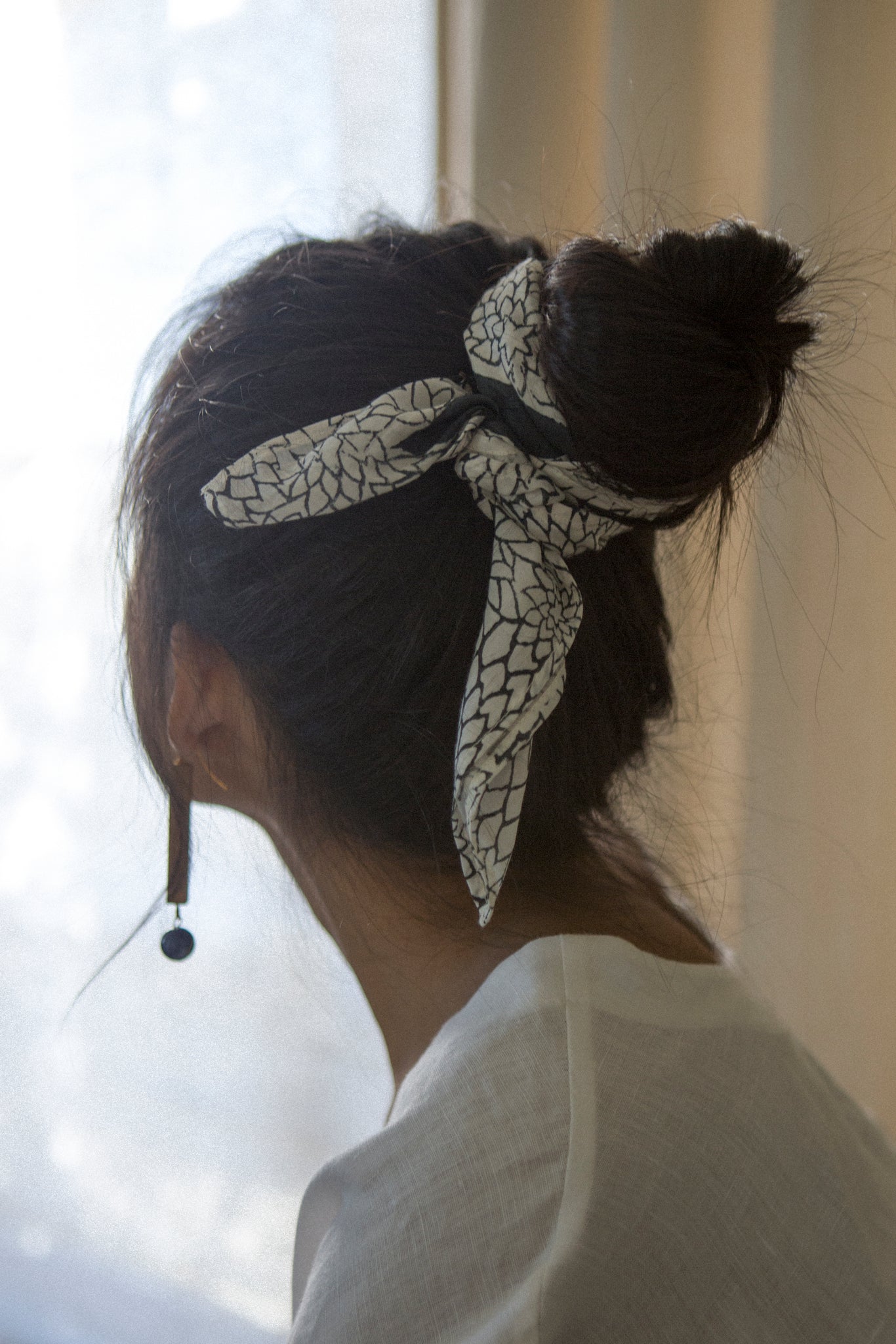 MIDNIGHT TUBEROUS SCARF